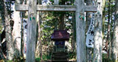 Small shrine to the white dragon guardian deity